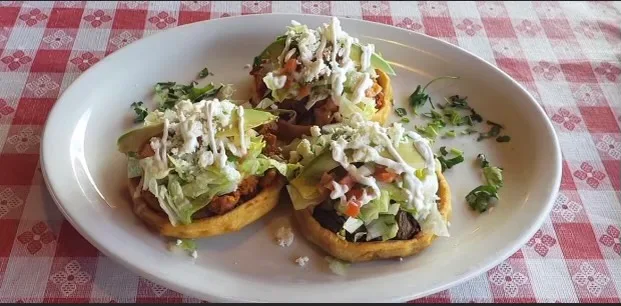 Taquitos y Mas