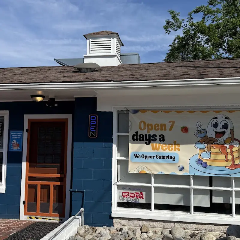 The Cracked Egg Cafe