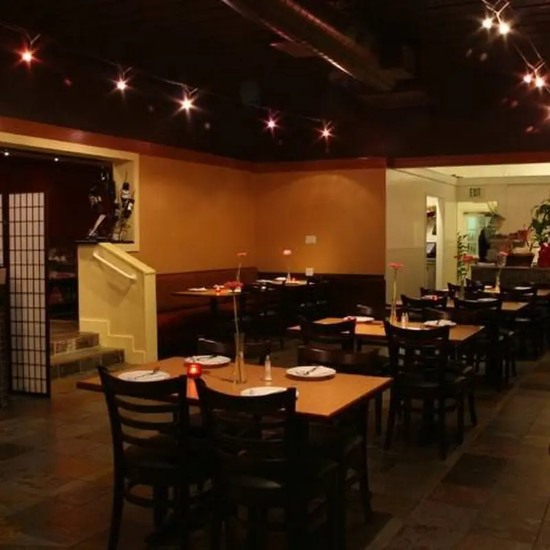 Yan's China Bistro & Bar