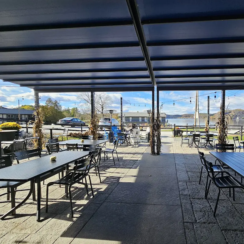 Lake Bomoseen Lodge Taproom