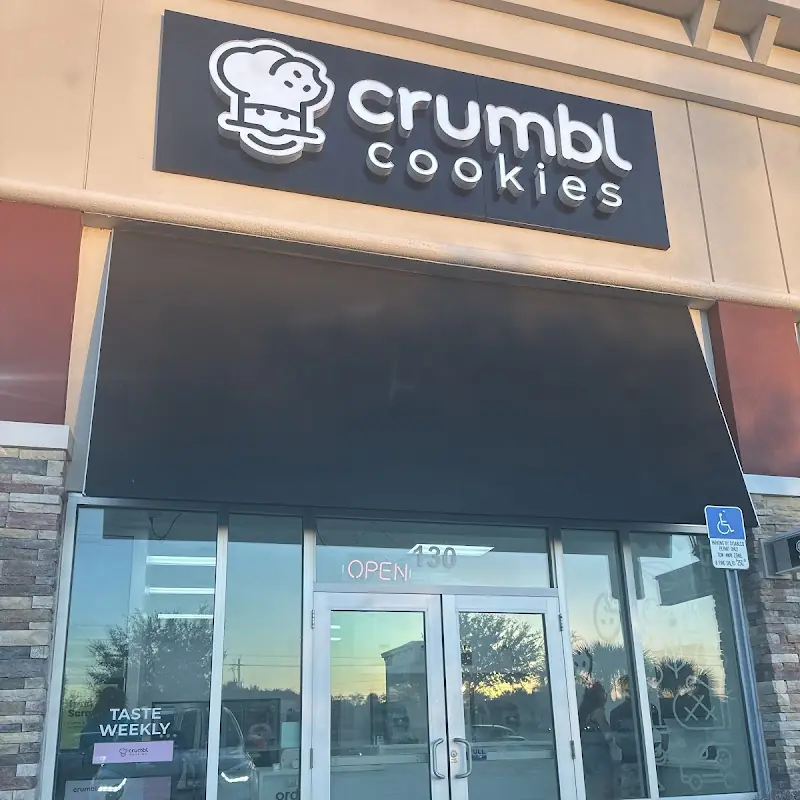 Crumbl – Cookies & Desserts