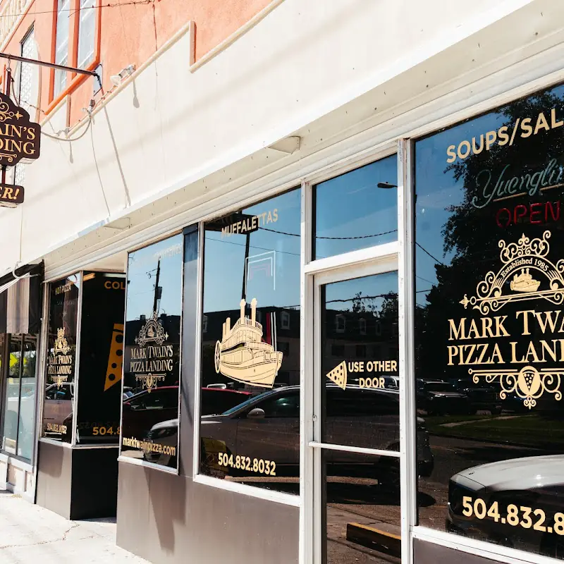 Mark Twain's Pizza Landing