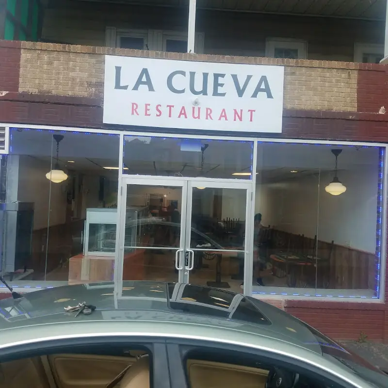 La Cueva Restaurant | Dominican