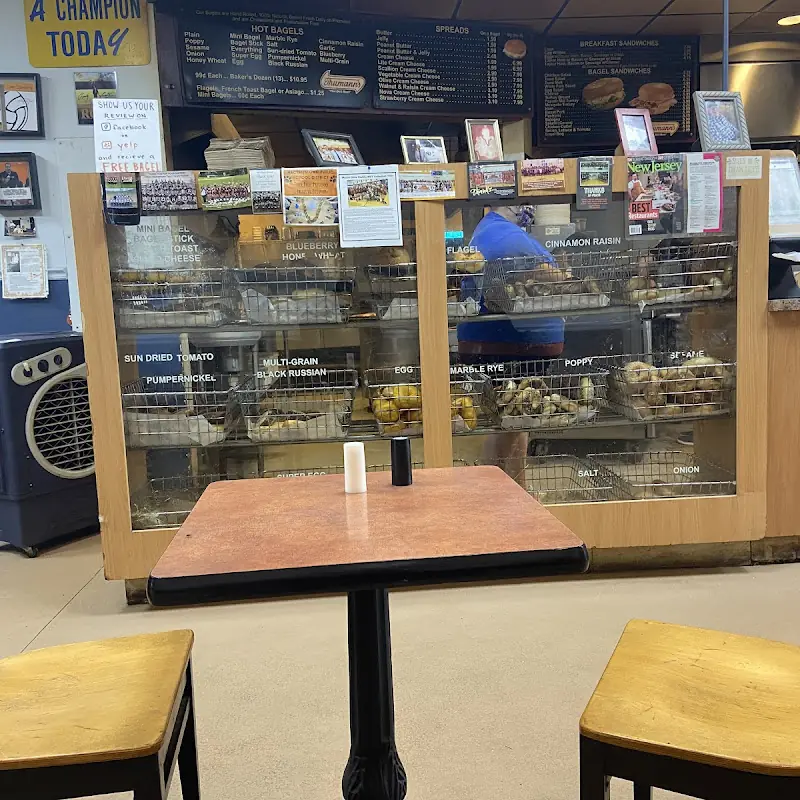 Hot Bagels Abroad & Deli