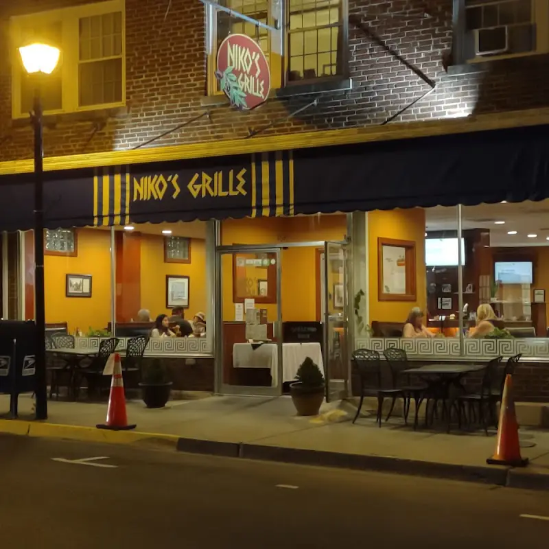Niko's Grille