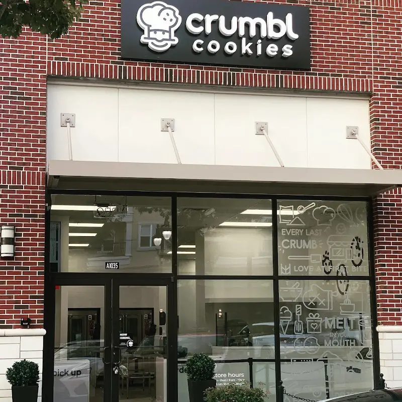 Crumbl – Cookies & Desserts