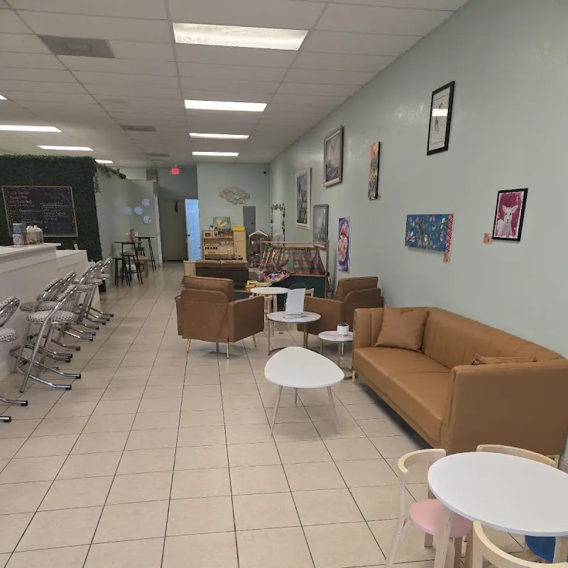 MOMentum Cafe & Play