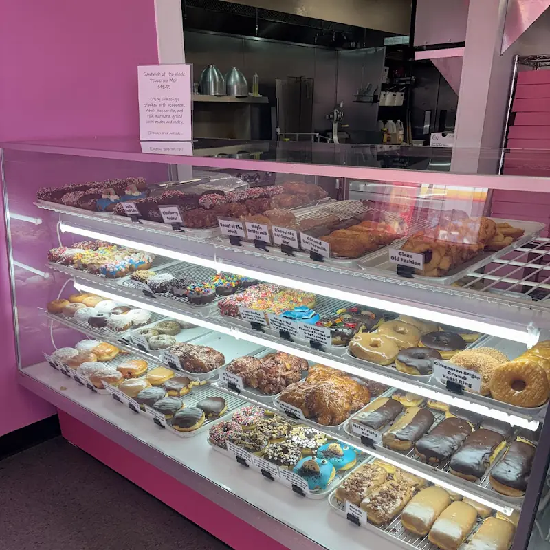 Dans Donuts Deli & Desserts