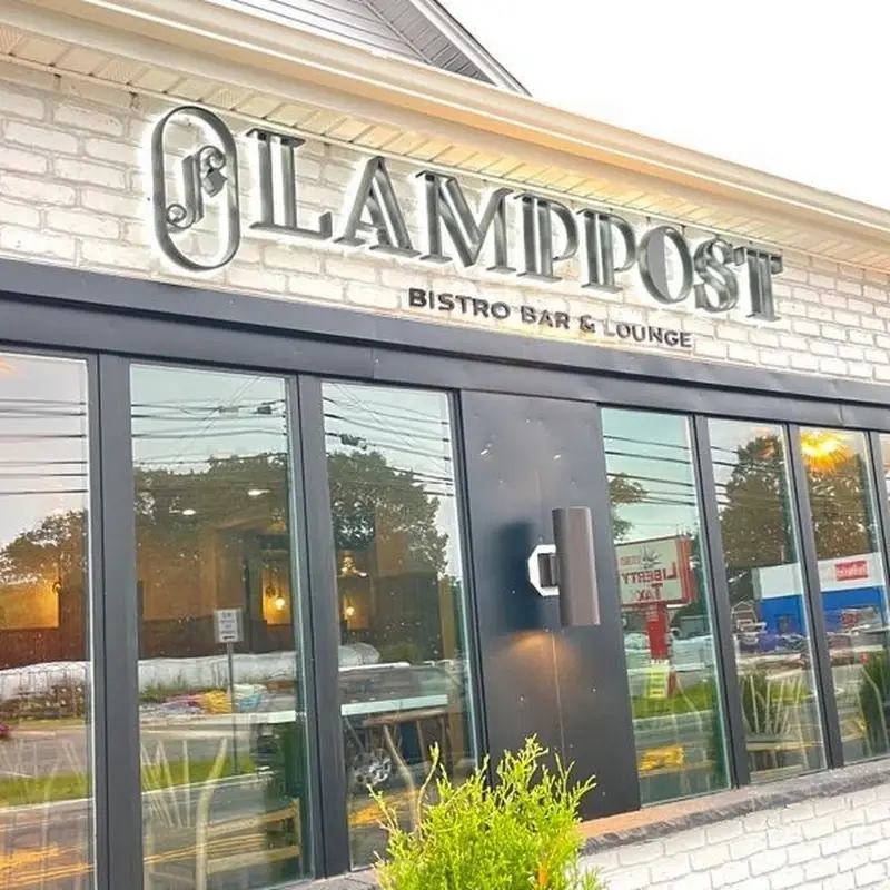Lamppost Bistro Bar & Lounge