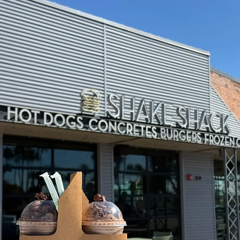 Shake Shack Uptown Plaza - Camelback & Central