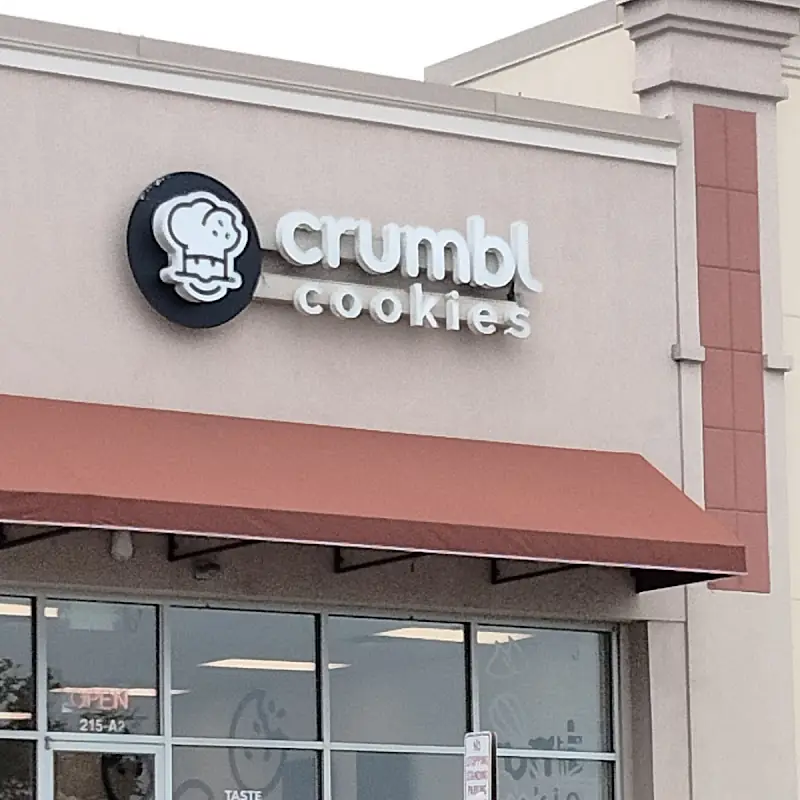 Crumbl – Cookies & Desserts