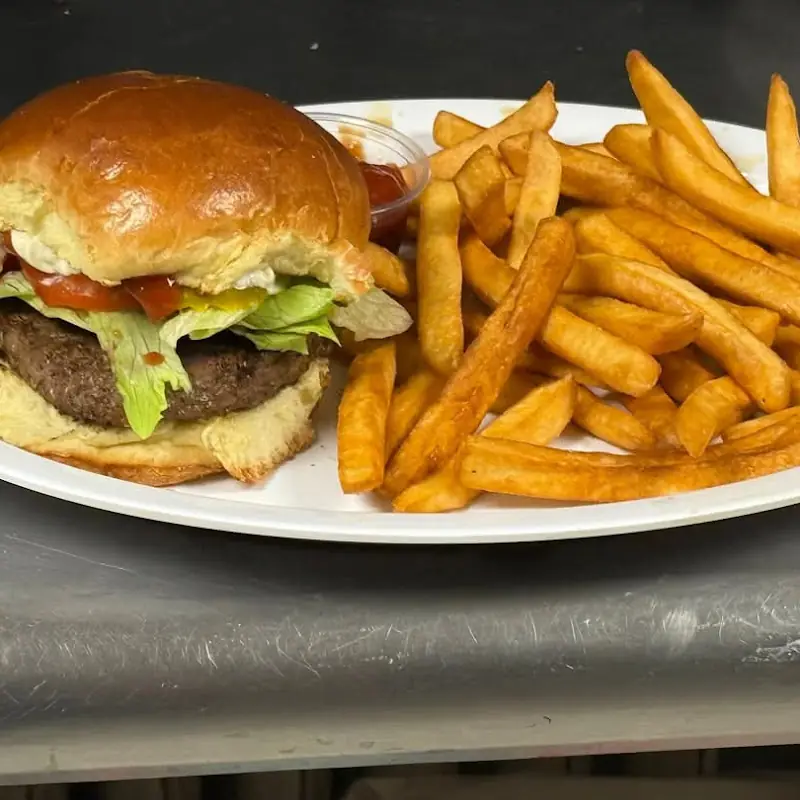 Brisket sandwich with one side