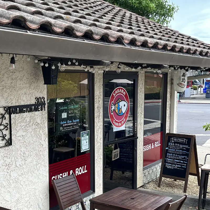 Sakana Sushi & Roll