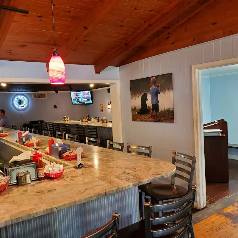 T&W Restaurant and Oyster Bar