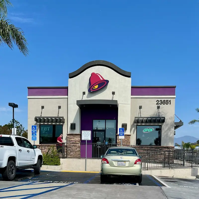 Taco Bell - Live Más Café
