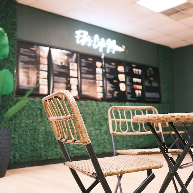Elle's Cafe Asian Cuisine