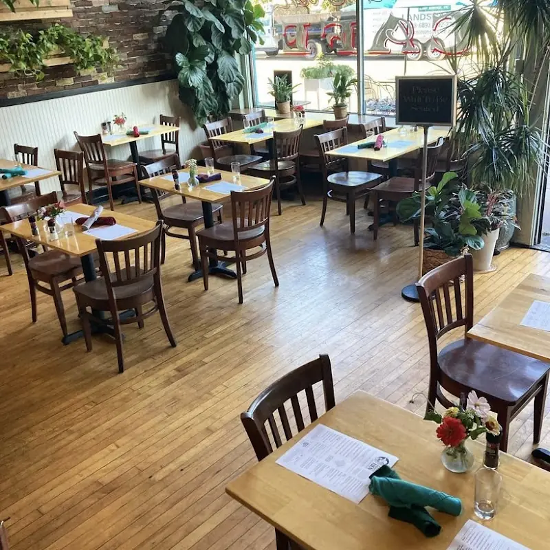 The French Hen Cafe & Moonflower Pizza