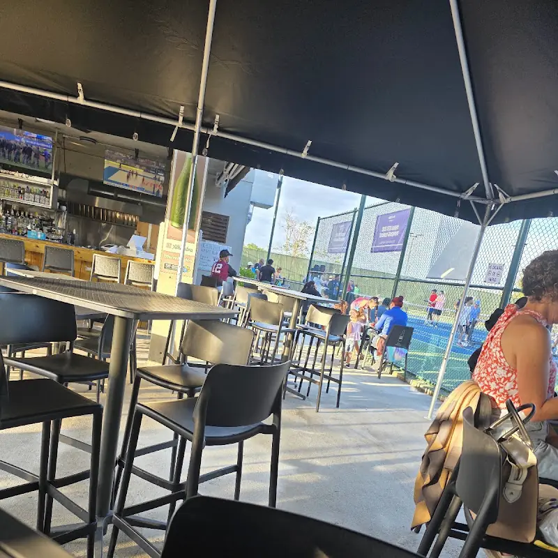 Tie Break Sports Bar & Grill