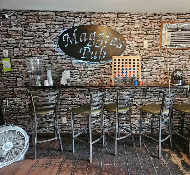 Maggie's Pub