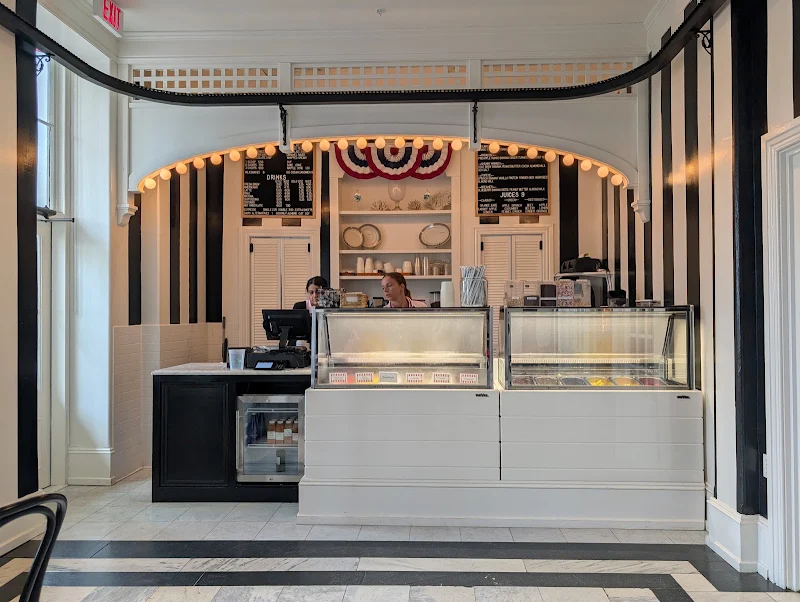 Tommy's Folly Café