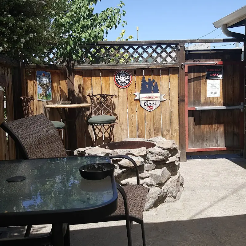 Bottoms Up Bar & Grill