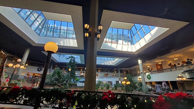 Garden Cafe & Lounge