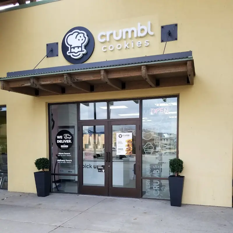 Crumbl – Cookies & Desserts