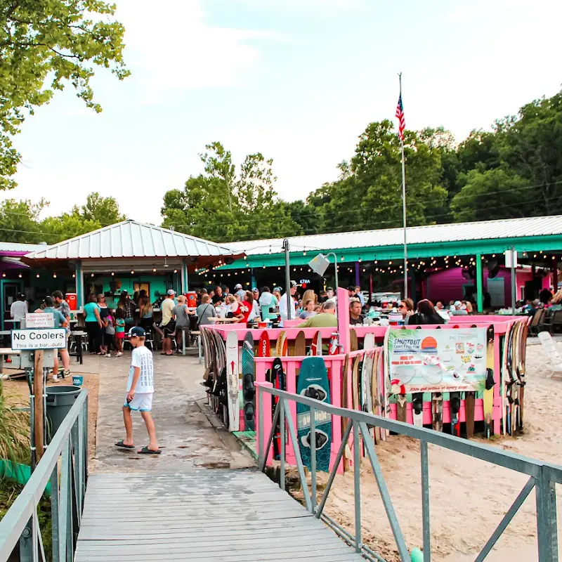 Franky & Louie's Beachfront Bar & Grill