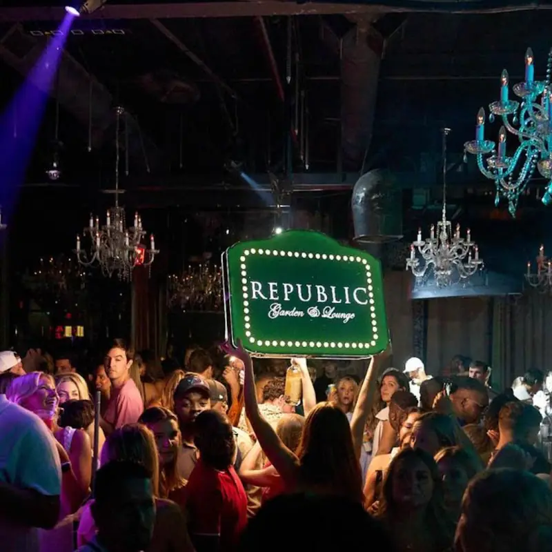 Republic Garden & Lounge