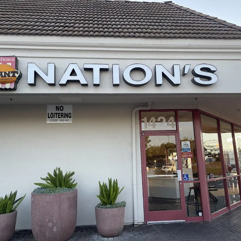 Nation's Giant Hamburgers & Great Pies