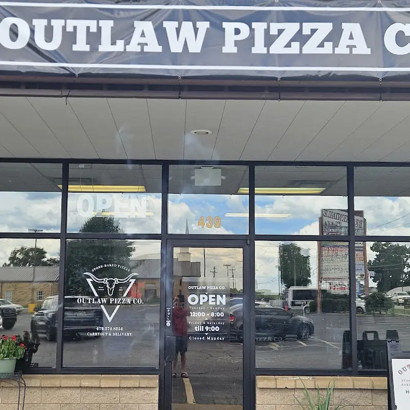 Outlaw Pizza Co.