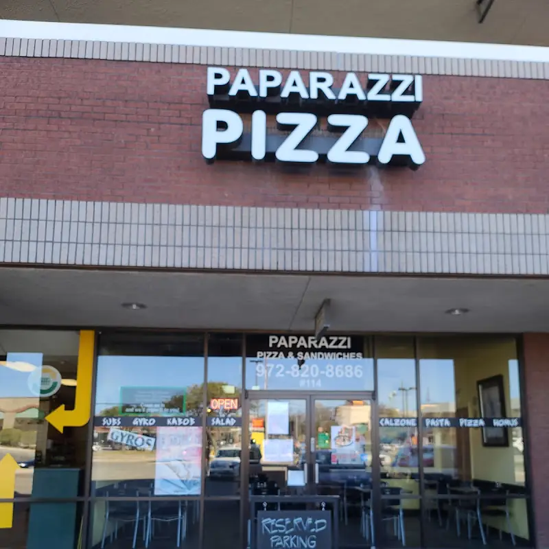 Paparazzi Pizza