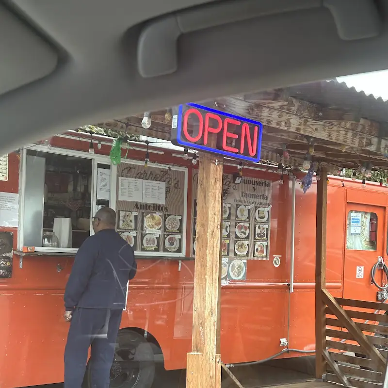 Carreta's pupuseria y taqueria
