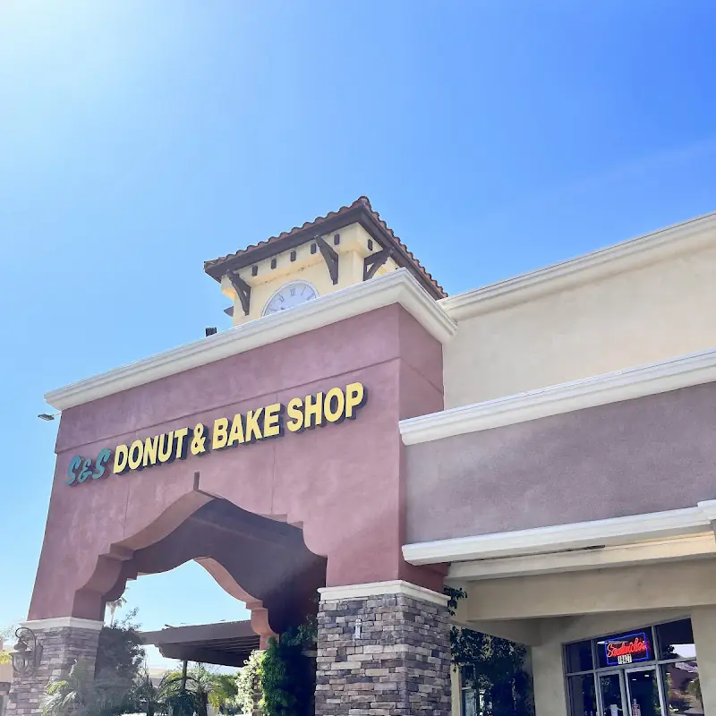S & S Donut & Bake Shop & Deli - Canyon Country