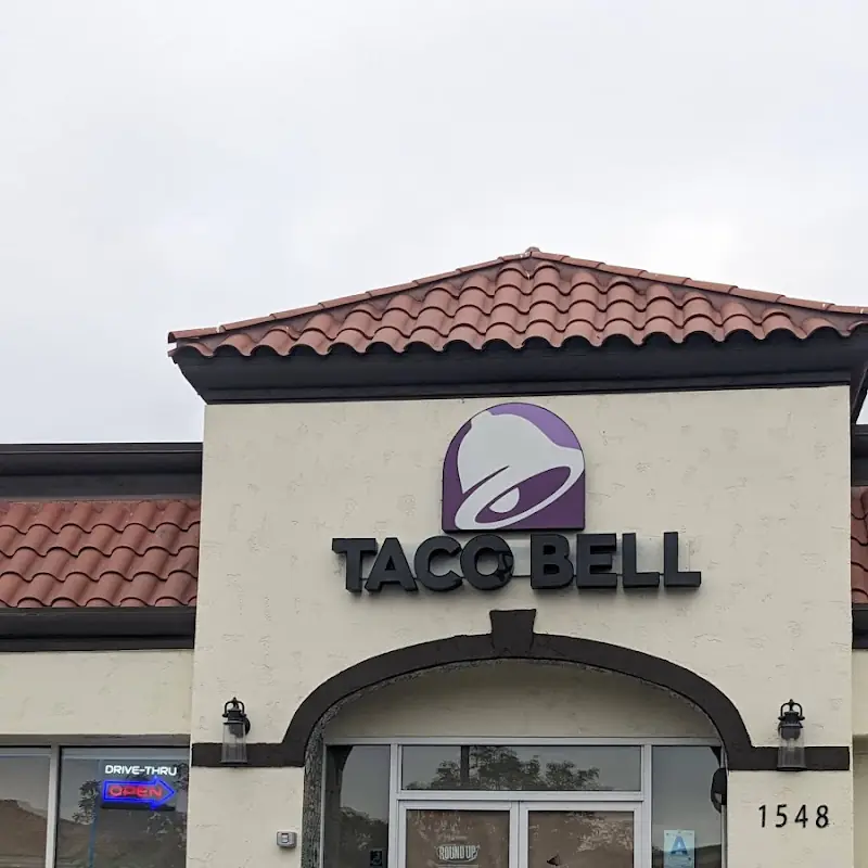 Taco Bell - Live Más Café