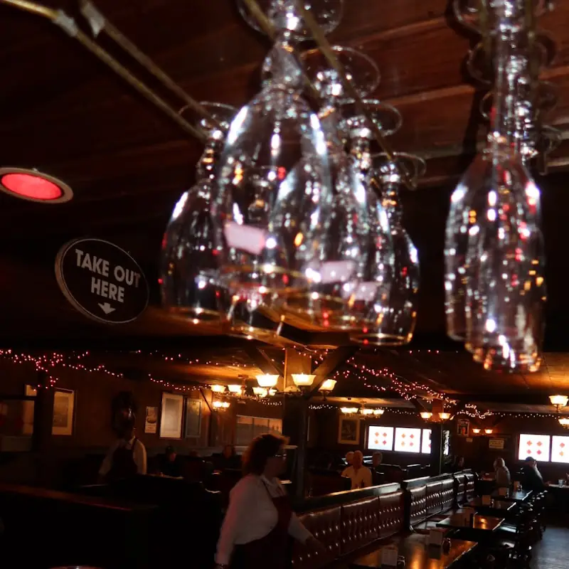 Bratskellar Pizza Pub