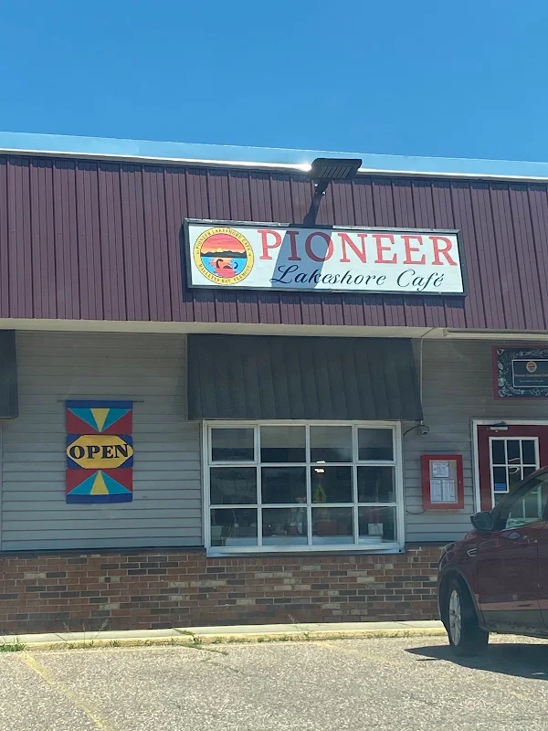 Pioneer Lakeshore Café