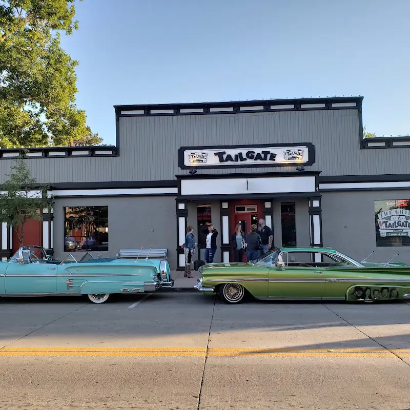 Tailgate Tavern & Grill