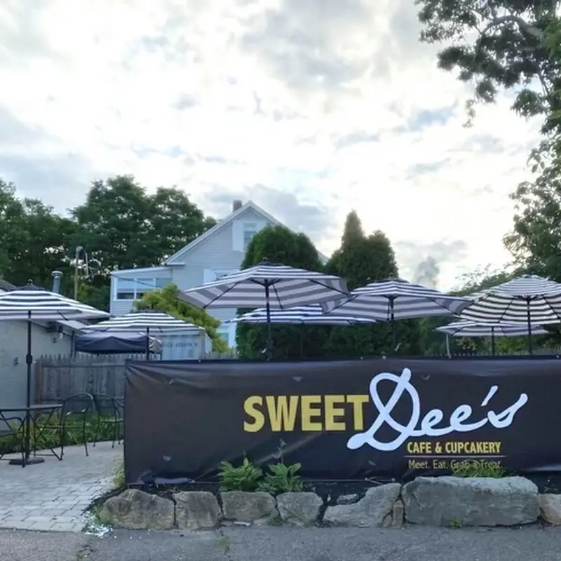 Sweet Dee’s Cafe and Cupcakery
