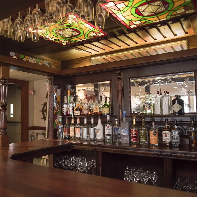 Warfield's Restaurant, Lounge & Bakery