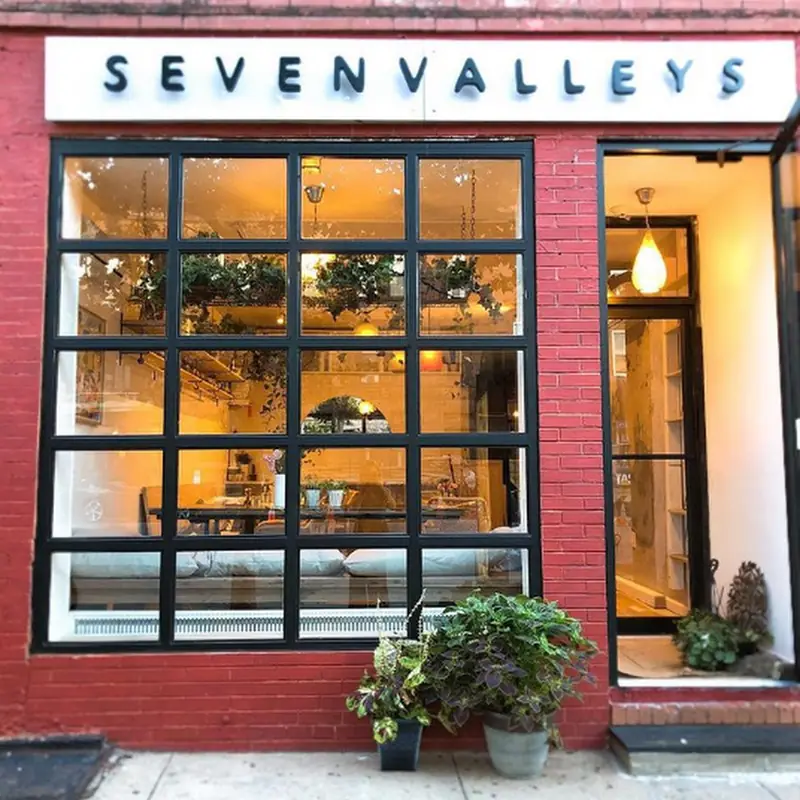 Seven Valleys Granola and Fresh Fruit