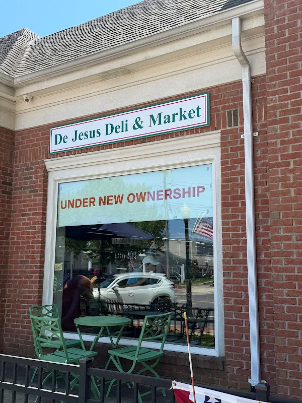 De Jesus Deli & Market
