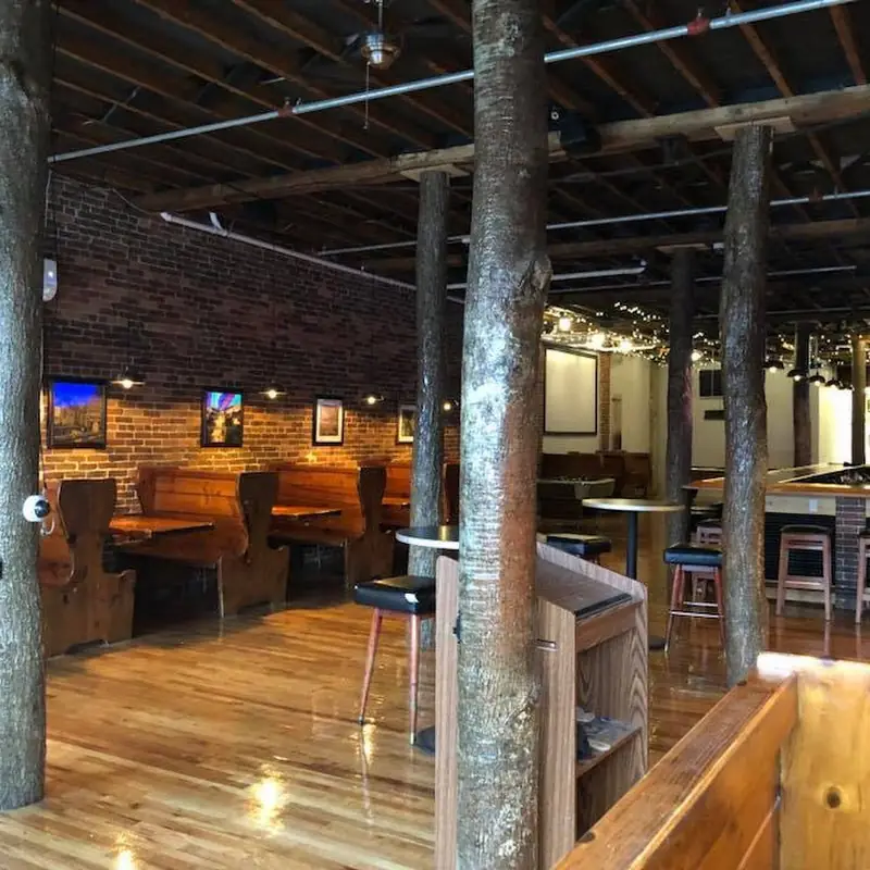 LG’s Pizzeria and Pub