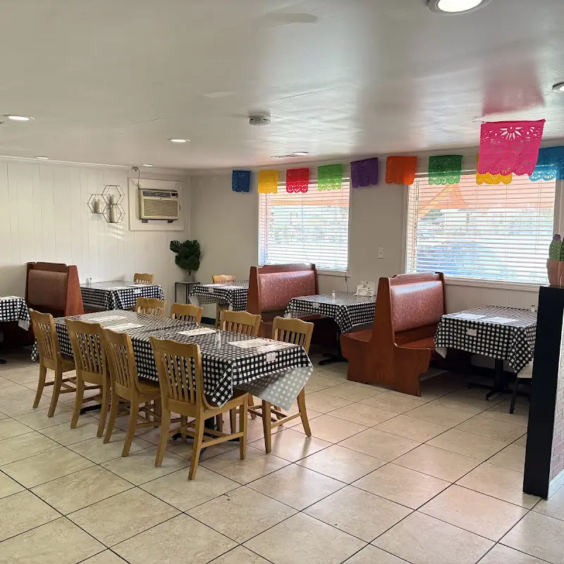 Los Jefes Castillo RESTAURANT