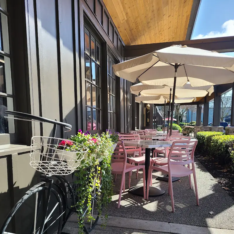 Lux Sucre Bakery + Cafe