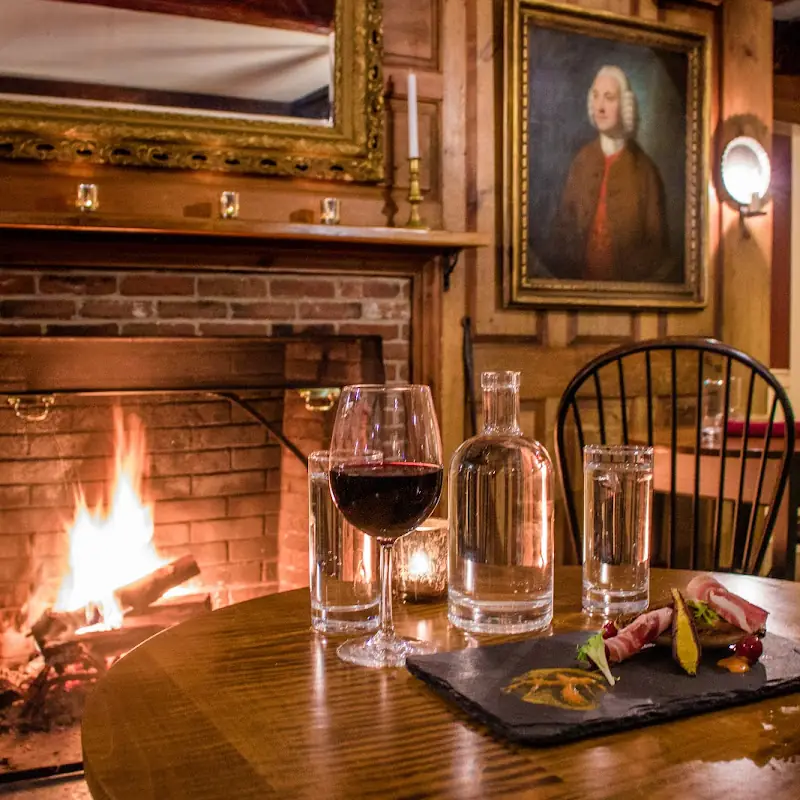 1801 Tavern & Pine Room Bar