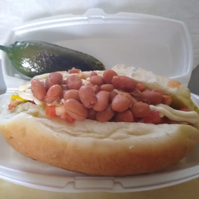 Celes hot dogs y mas