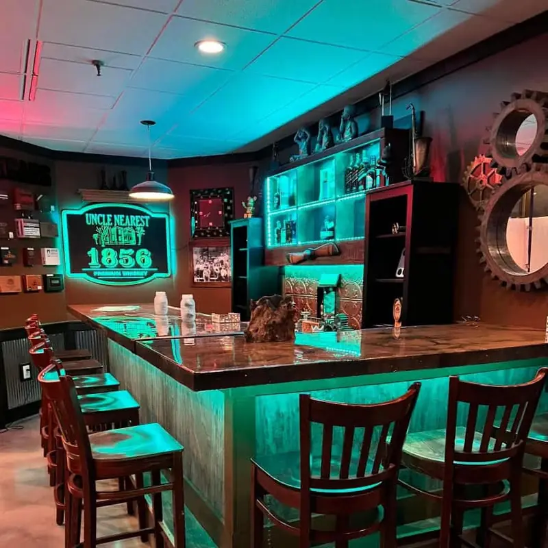Ari'z Supper Club & Martini Lounge