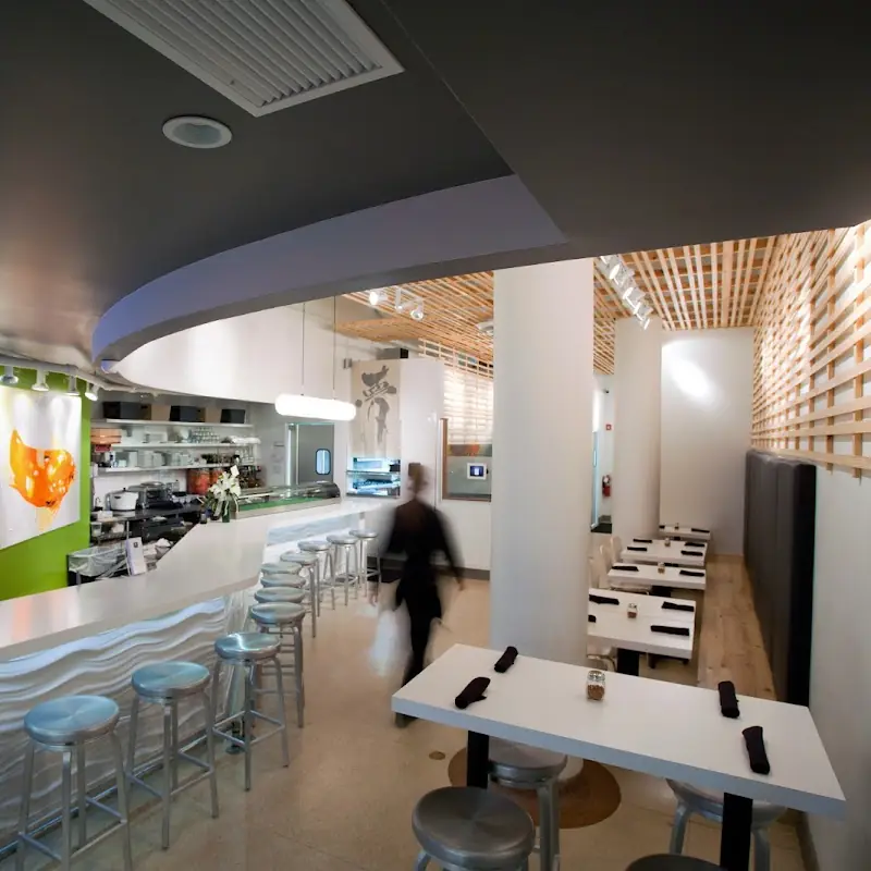 YUMM THAI : SUSHI AND BEYOND