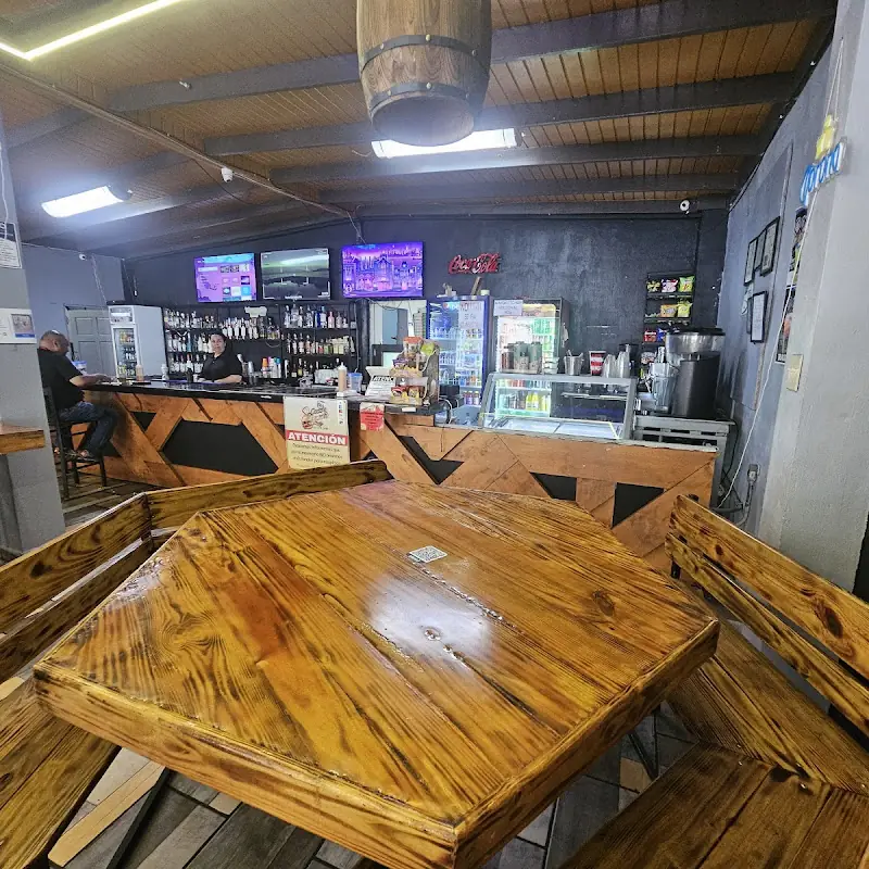 Coco's Pizza Adjuntas